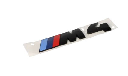 Черная эмблема BMW M4